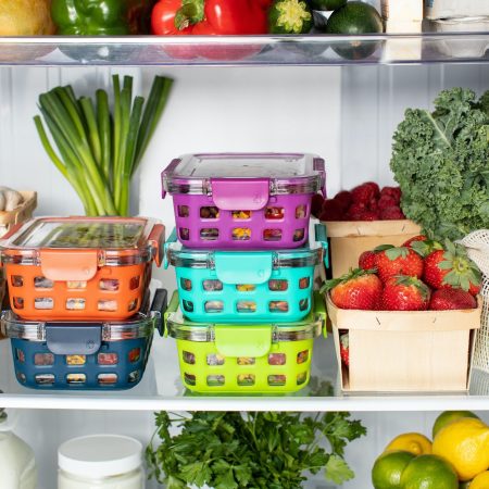 bilde av oppbevaringsbokser med frukt og grønt i et kjøleskap