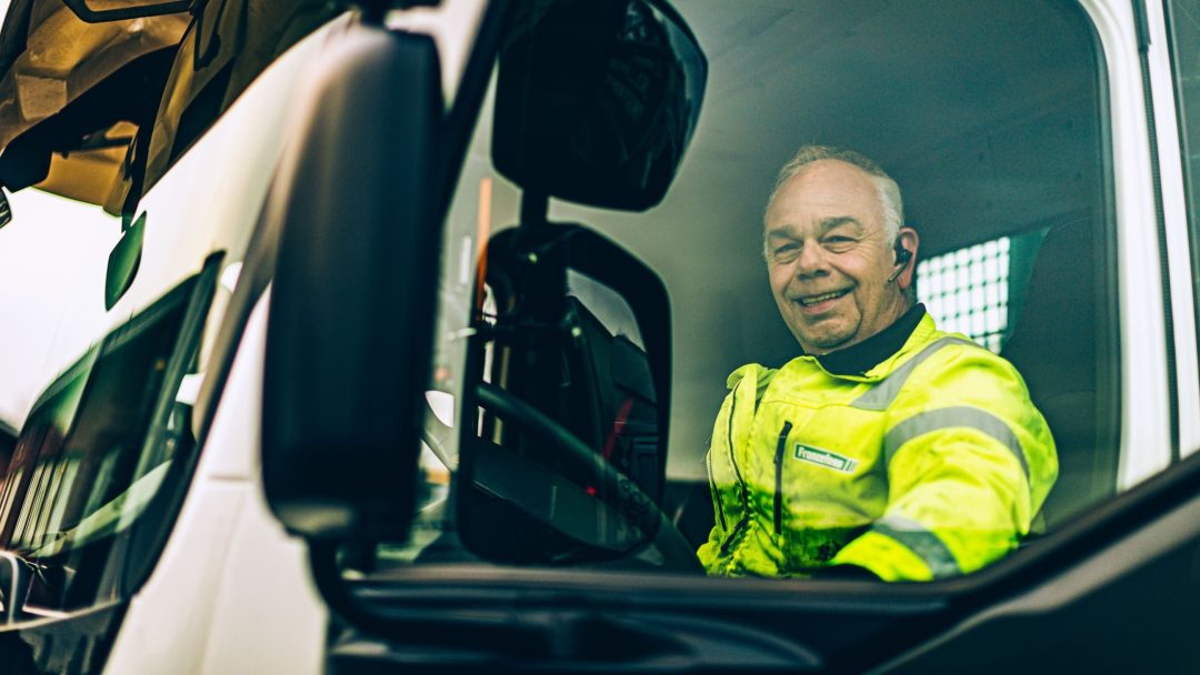 Sjåfør Frode Elnes i elektrisk lastebil - Franzefoss
