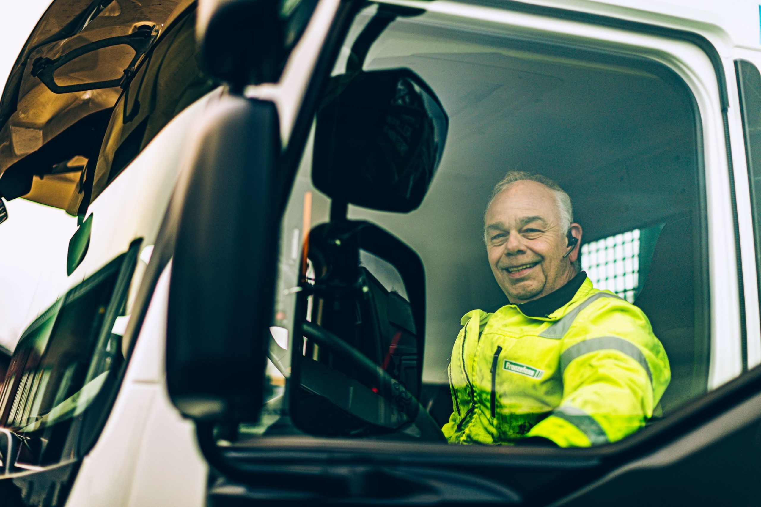 Sjåfør Frode Elnes i elektrisk lastebil - Franzefoss