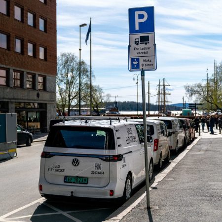 Gå til Elvarebiler får flere parkeringsplasser i sentrum