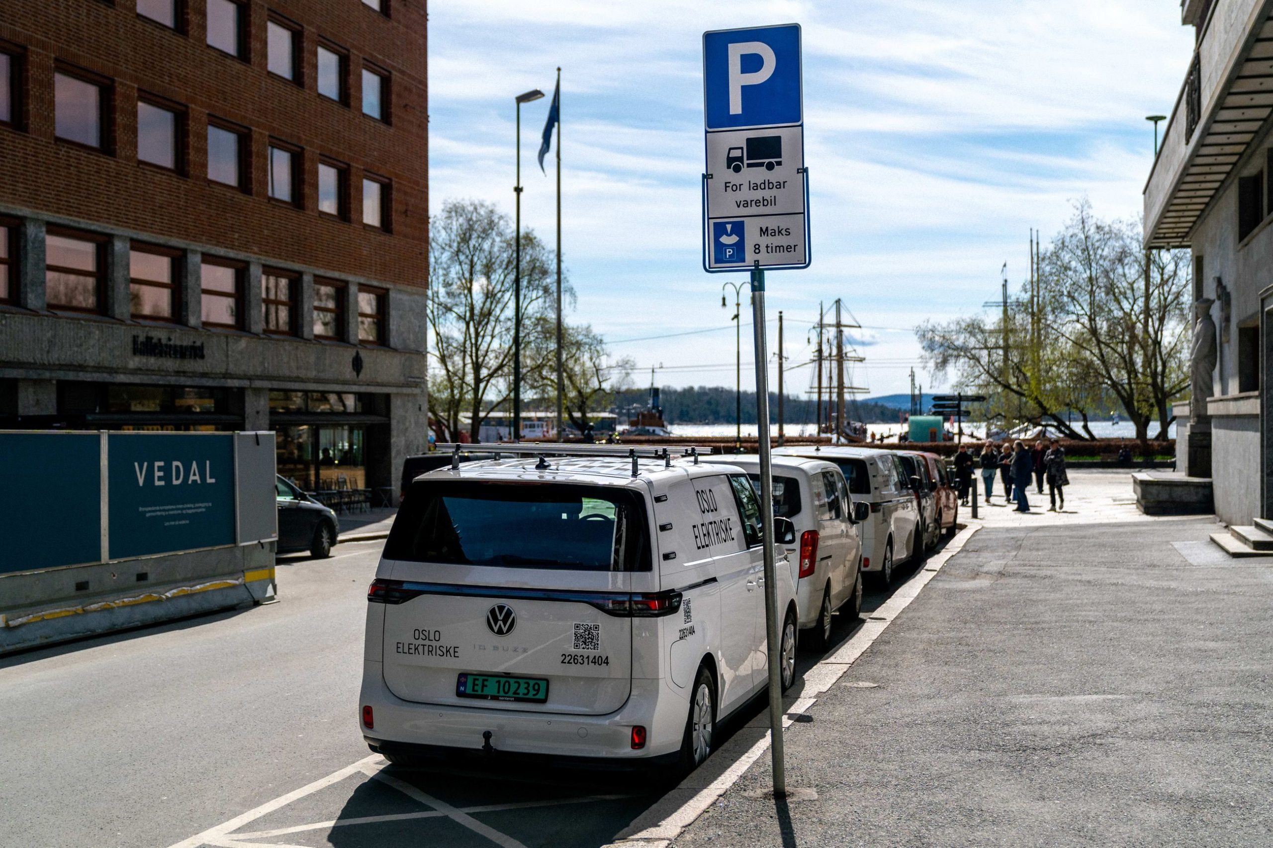 Gå til Elvarebiler får flere parkeringsplasser i sentrum