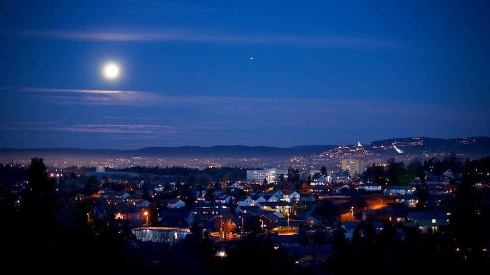 vakkert bilde av Oslo om natten