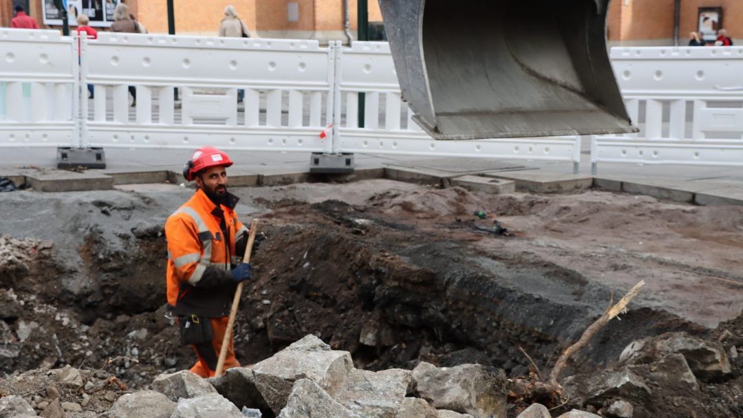 Electric excavators, construction site