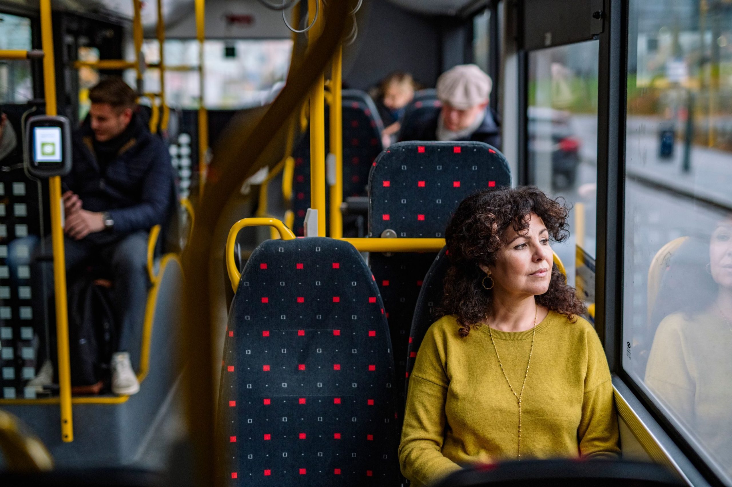 bilde av passasjerer på trikken