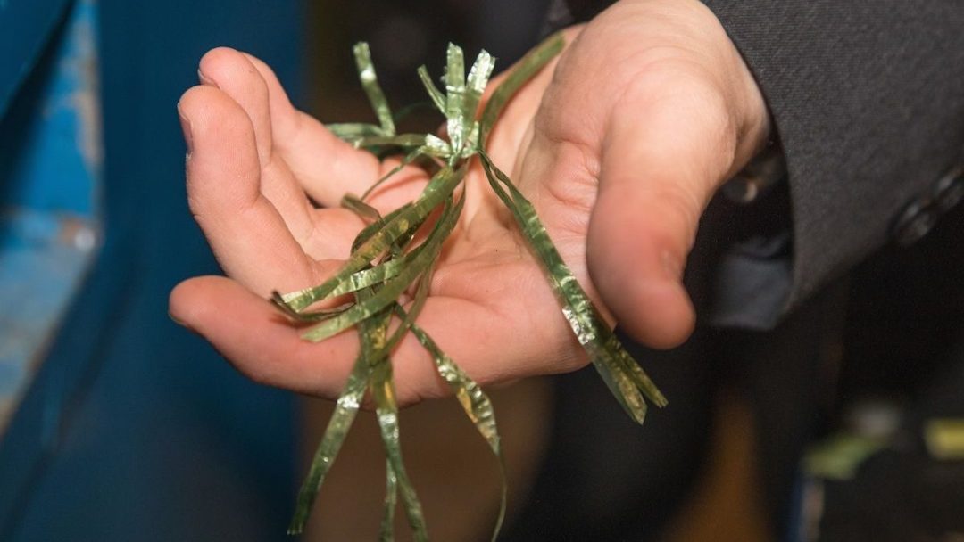 plasttråder som brukes i blomsterkranser