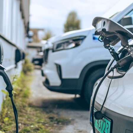 Gå til Klimaundersøkelsen 2022: Flere bedrifter i Oslos næringsliv velger elbil