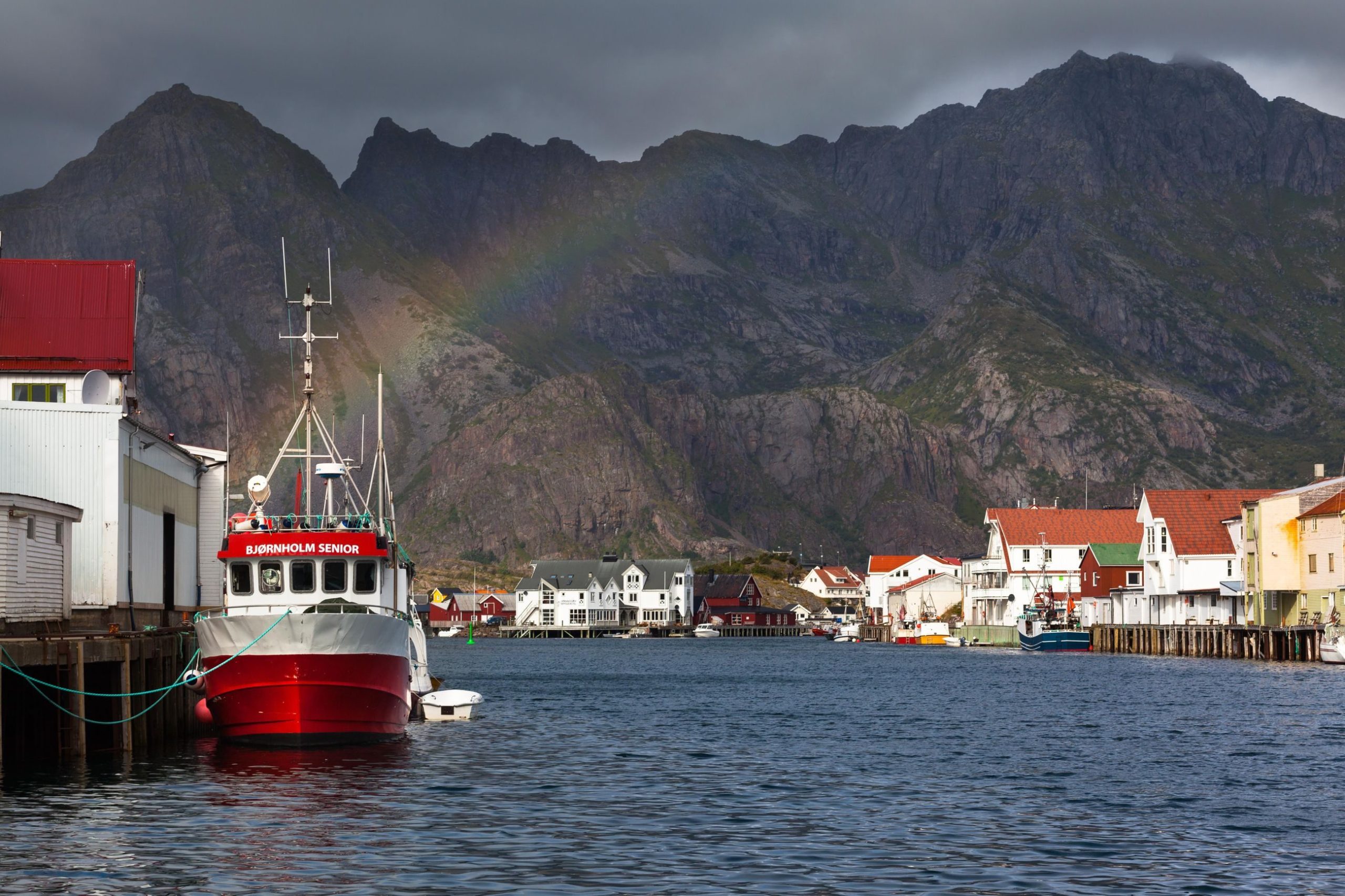 sjø, fjell, hav båt, Henningsvær i Vågan