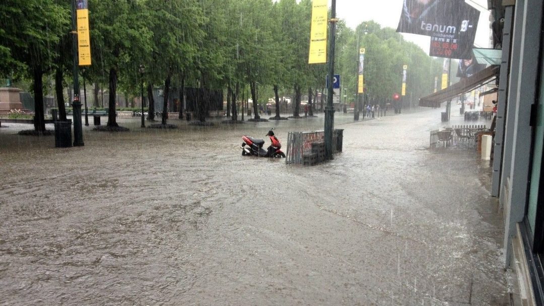 overvann på Karl Johans gate