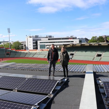 Gå til Gamle elbilbatterier lyser opp Bislett stadion