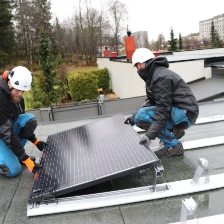 Gå til Solar panels on a private home