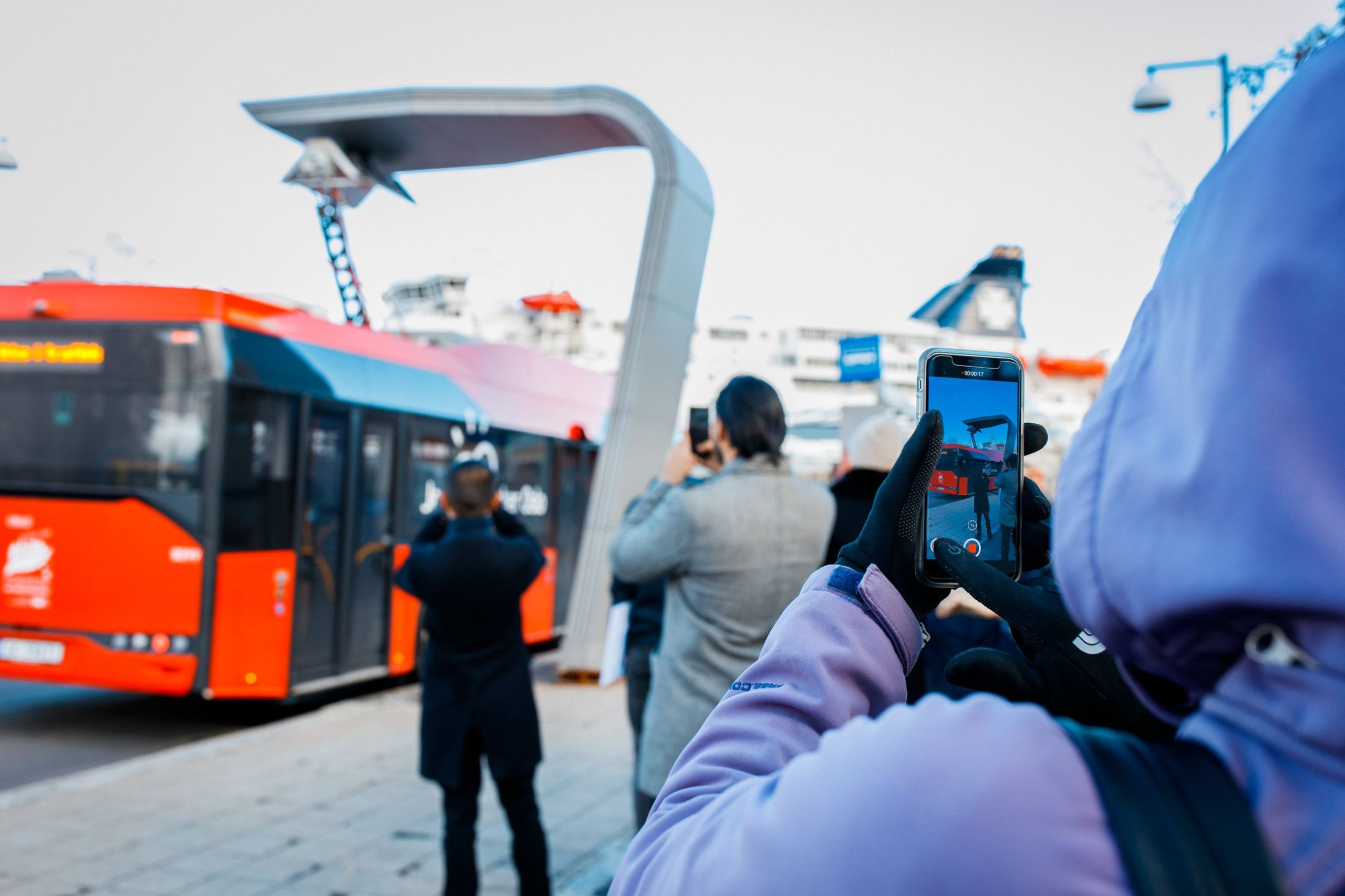 Delegasjon fra New York studerer elektrifisering av bussene i Oslo