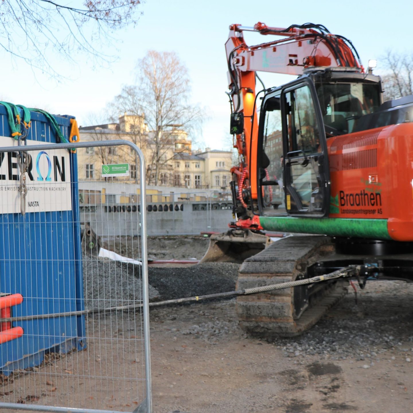 utslippsfri byggeplass, ladekontainer og elektrisk gravemaskin