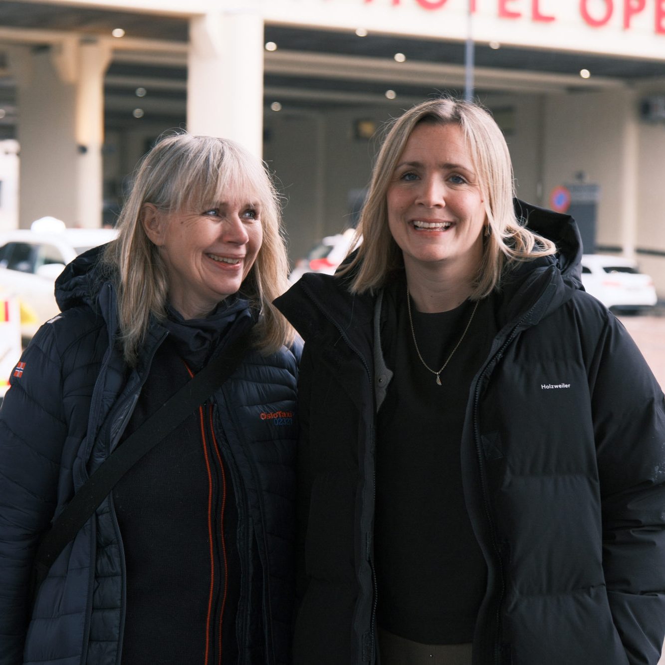 Leder av Taxiforbundet avdeling Oslo, Anne Karlsen Hove, og byråd for miljø og samferdsel, Marit Vea.