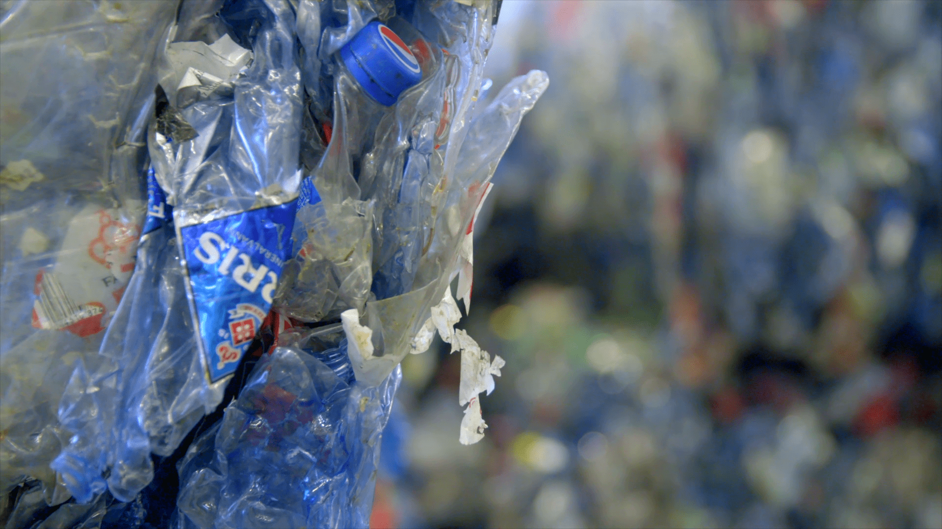 Plastflasker som skal bli resirkulert plast