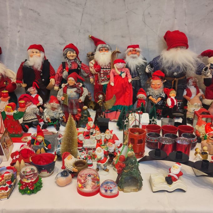 Julebruktmarked med brukt julepynt og dekor