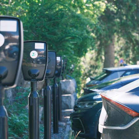 Gå til Charging infrastructure for housing co‑ops and condominiums