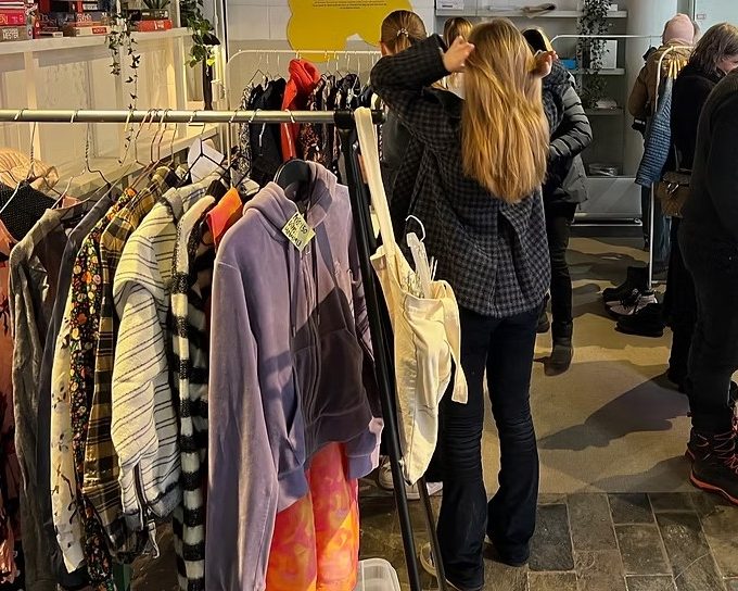 Klesbyttemarked på Sjølyst plass