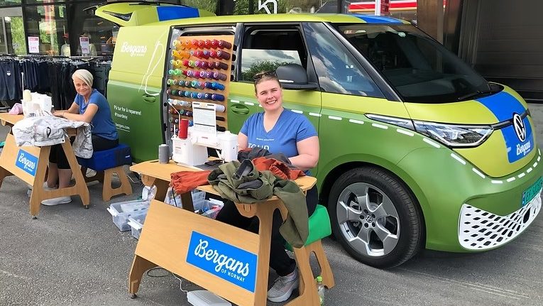 syerske utenfor en varebil