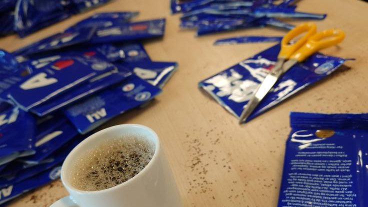 tomme kaffebokser på kreativ workshop Vinderen