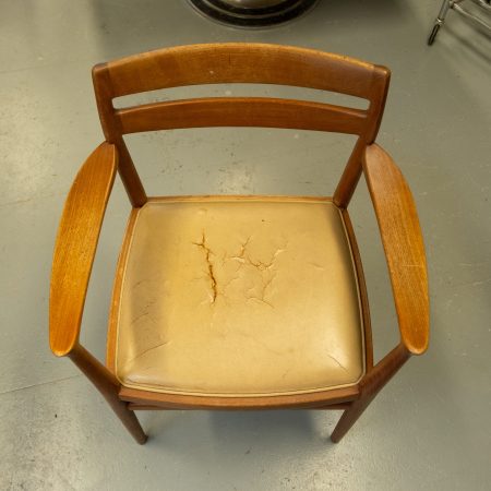 Gå til Her får du reparert og pusset opp brukte møbler