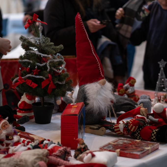 Julemarked med brukt julepynt og dekor på Haraldrud