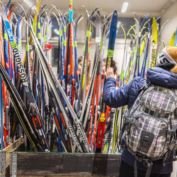 Marked for brukt vintersportsutstyr på Haraldrud